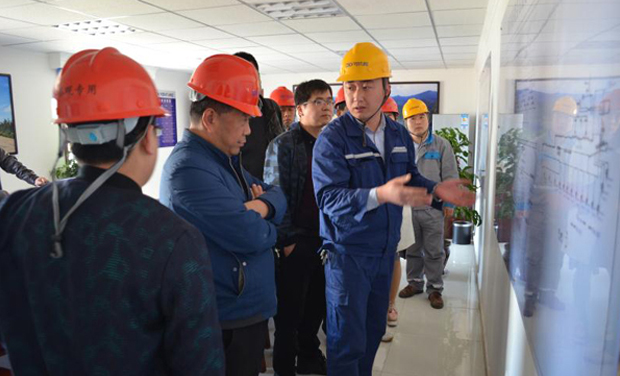 Xianyang Environmental Protection Bureau의 이사 인 온라인 카지노 사이트 게임 Xiaomin은 검사 및지도를 위해 Xianyang Haichuang에 갔다