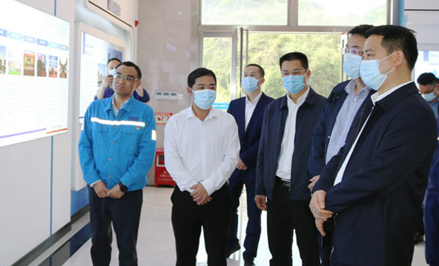 Yu Jinfu, 양지 앙 시티 당위원회 및 시장 부 차관, 그리고 그의 당은 카지노 게임 게임 및지도를 위해 양학 하중 후앙으로 왔습니다