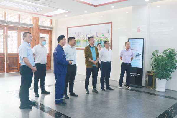 Beijing Juncheng Industrial Investment Group의 회장 인 Guo Jianjun은 Wuhu 카지노 게임 게임을 방문했습니다