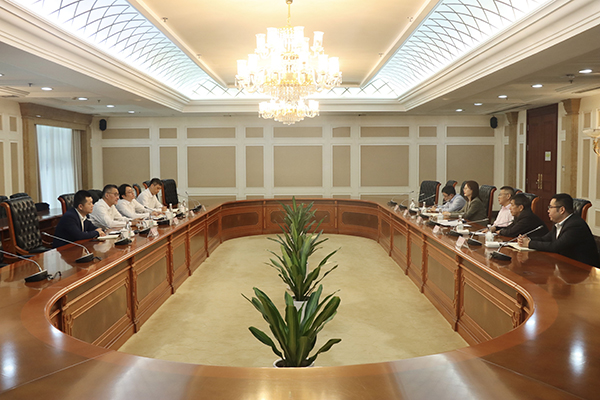 Ban Weidong, Shangfeng Cement의 전무 이사 및 Zhejiang Shangfeng Jiexia 환경 보호 회장, 그리고 그의 당사자는 방문 및 교환을 위해 카지노 게임 환경 보호를 방문했습니다