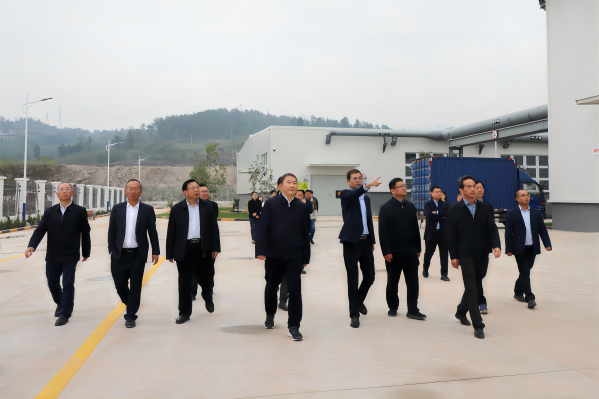 Li Dian, Zhongxian County Party Committee의 비서 및 그의 당은 Zhongxian County 카지노 꽁 머니 환경 보호를 방문하여 주요 프로젝트의 건설을 조사하고 감독했습니다