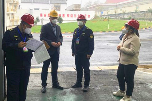 Baoji Municipal Ecological Environment Bureau의 Jintai Branch는 Qianyang Conch 온라인 카지노 게임 보호를 방문하여 위험 폐기물의 표준화 된 검사를 수행했습니다