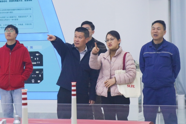 Anhui 지방 생태 온라인 카지노 게임 국의 고체 파이프 센터의 수석 엔지니어 인 Yang Yuansheng 및 그의 당사자는 Wuhu Conch 온라인 카지노 게임 보호를 방문하여 폐기물이없는 도시의 건설을 조사했습니다